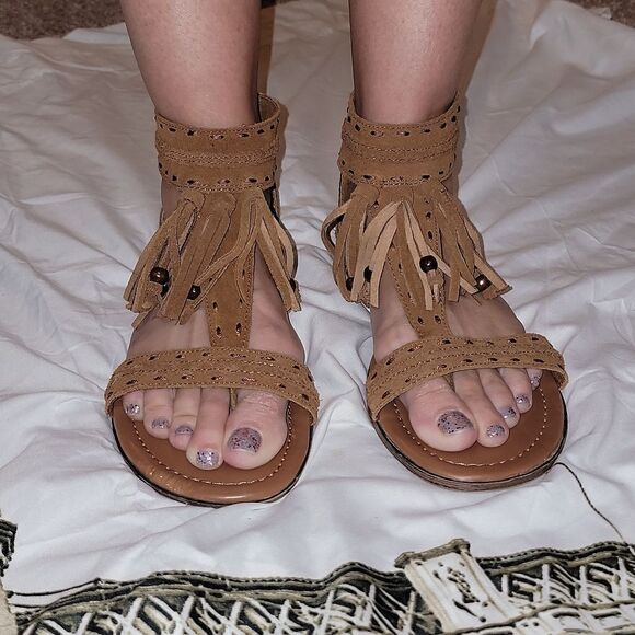 Minnetonka Womens Ankle Wrap Brown Leather Sandals w Fringe & Beads Size 8 - Picture 1 of 7